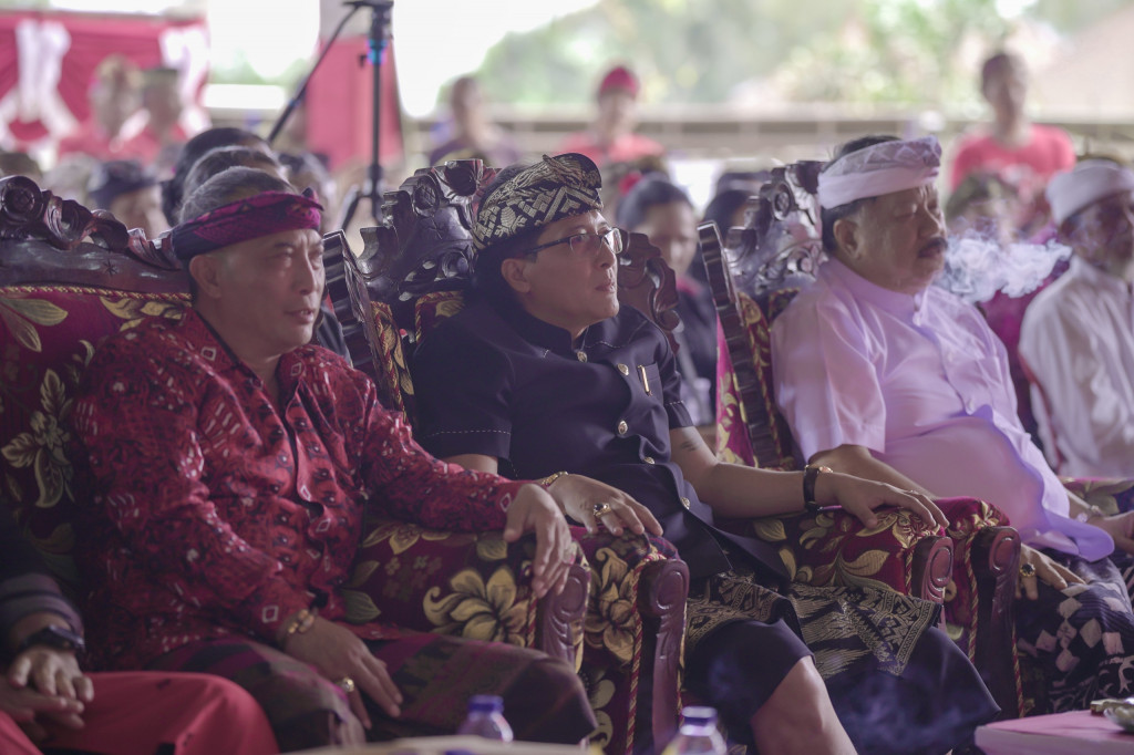 Paguyuban Desa Adat Padangan Ucapkan Terima Kasih Kepada Bupati Giri Prasta